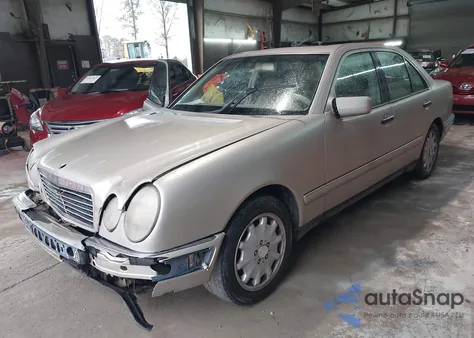 1999 Mercedes-Benz E 320 from USA, damaged, VIN WDBJF65H9XA757356